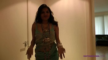 indian beautiful aunt bhabi chudai vedio in saree blouse bra big boobs