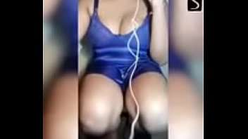 amateur teen pounding her wet pussy and tight ass live on cam