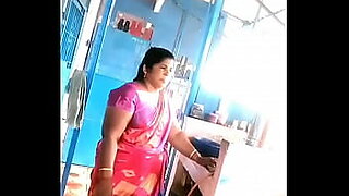 indian aunty remove saree blouse