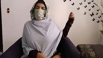 20yo hijab girl from tunisia strip and masturbates